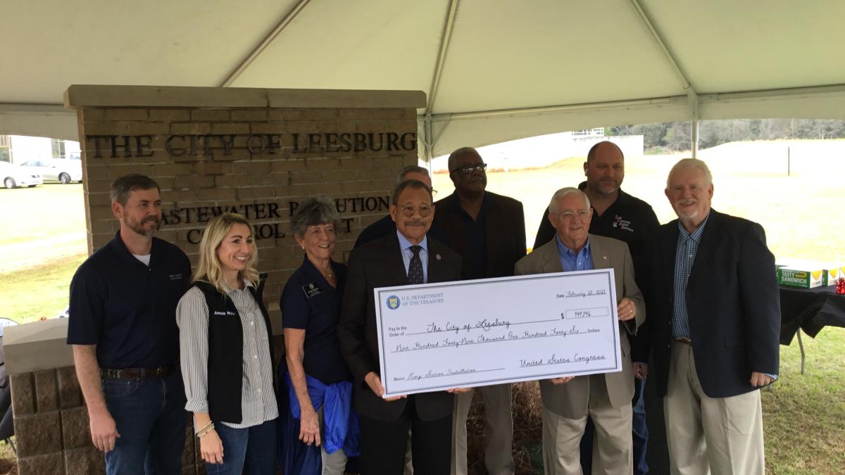 Congressman Bishop presents a ceremonial “big check” in Leesburg, GA, to Mayor Billy Breeden representing the $949,146 he secured in federal funds for the city’s clean water infrastructure development that will support a recreational complex project.